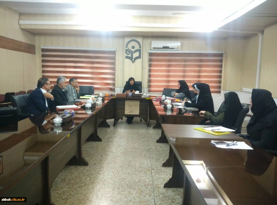تشکیل جلسه شورای آموزشی 2