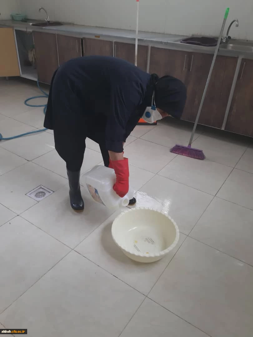 ضد عفونی کردن ساختمان های پردیس شهید باهنر فارس جهت پیشگیری از ورود ویروس کرونا 10