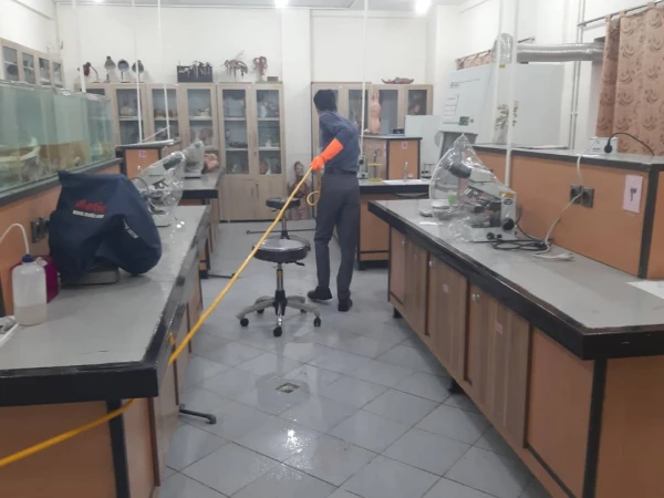 ضد عفونی کردن ساختمان های پردیس شهید باهنر فارس جهت پیشگیری از ورود ویروس کرونا 15