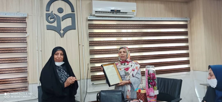 مراسم تقدیر از همکار بازنشسته سرکار خانم پاک طینت در پردیس شهید باهنر برگزار شد 2