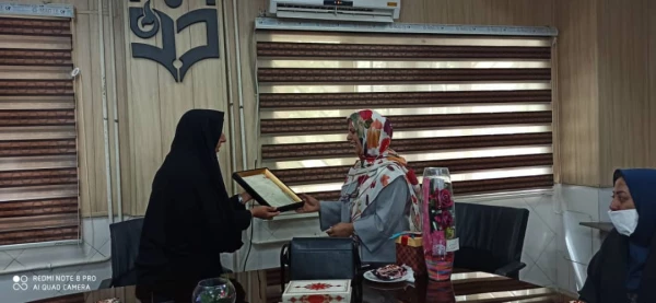 مراسم تقدیر از همکار بازنشسته سرکار خانم پاک طینت در پردیس شهید باهنر برگزار شد 3