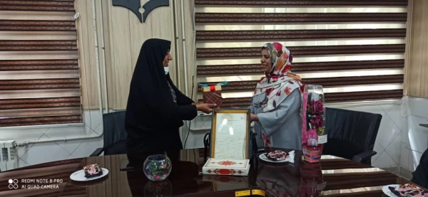 مراسم تقدیر از همکار بازنشسته سرکار خانم پاک طینت در پردیس شهید باهنر برگزار شد 4