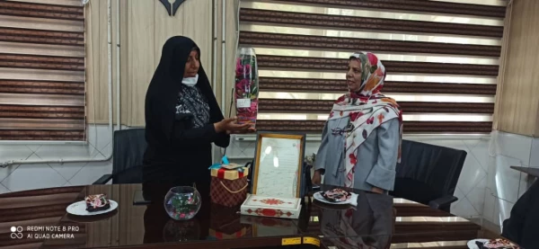 مراسم تقدیر از همکار بازنشسته سرکار خانم پاک طینت در پردیس شهید باهنر برگزار شد 5