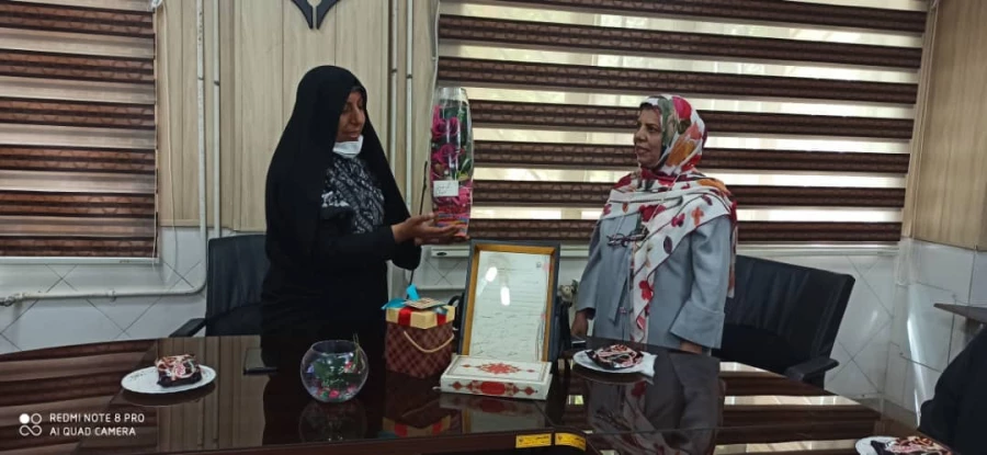 مراسم تقدیر از همکار بازنشسته سرکار خانم پاک طینت در پردیس شهید باهنر برگزار شد 5