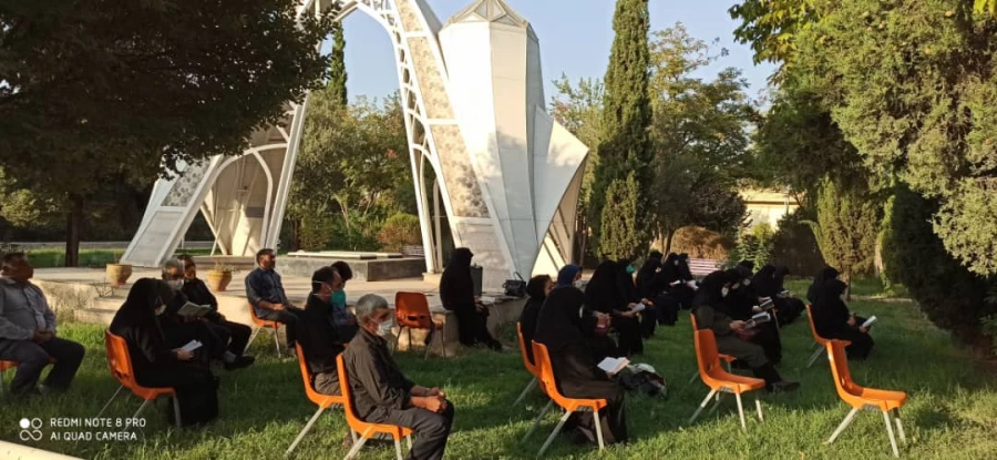 برنامه قرائت زیارت عاشورا در جوار شهدای گمنام پردیس شهید باهنر فارس برگزار شد 4