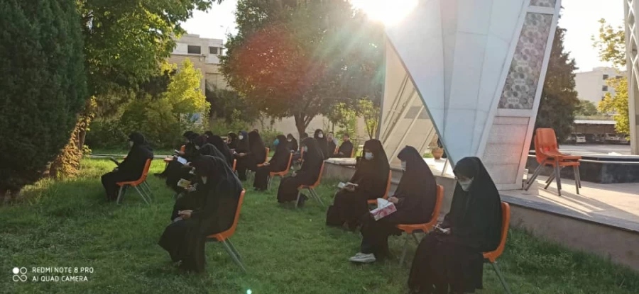 برنامه قرائت زیارت عاشورا در جوار شهدای گمنام پردیس شهید باهنر فارس برگزار شد 5