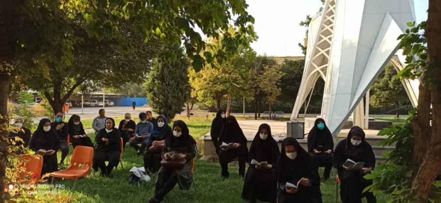 برنامه قرائت زیارت عاشورا در جوار شهدای گمنام پردیس شهید باهنر فارس برگزار شد 6