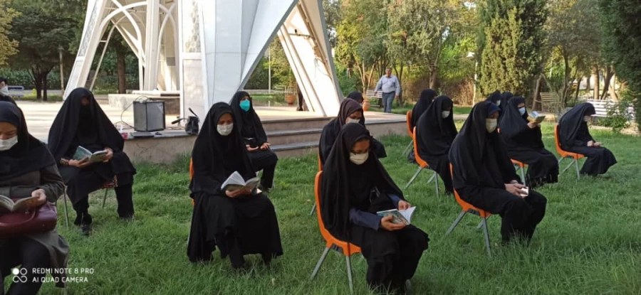 برنامه قرائت زیارت عاشورا در جوار شهدای گمنام پردیس شهید باهنر فارس برگزار شد 7