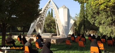 قرائت زیارت عاشورا در جوار شهدای گمنام پردیس شهید باهنر توسط حاج آقا جعفری