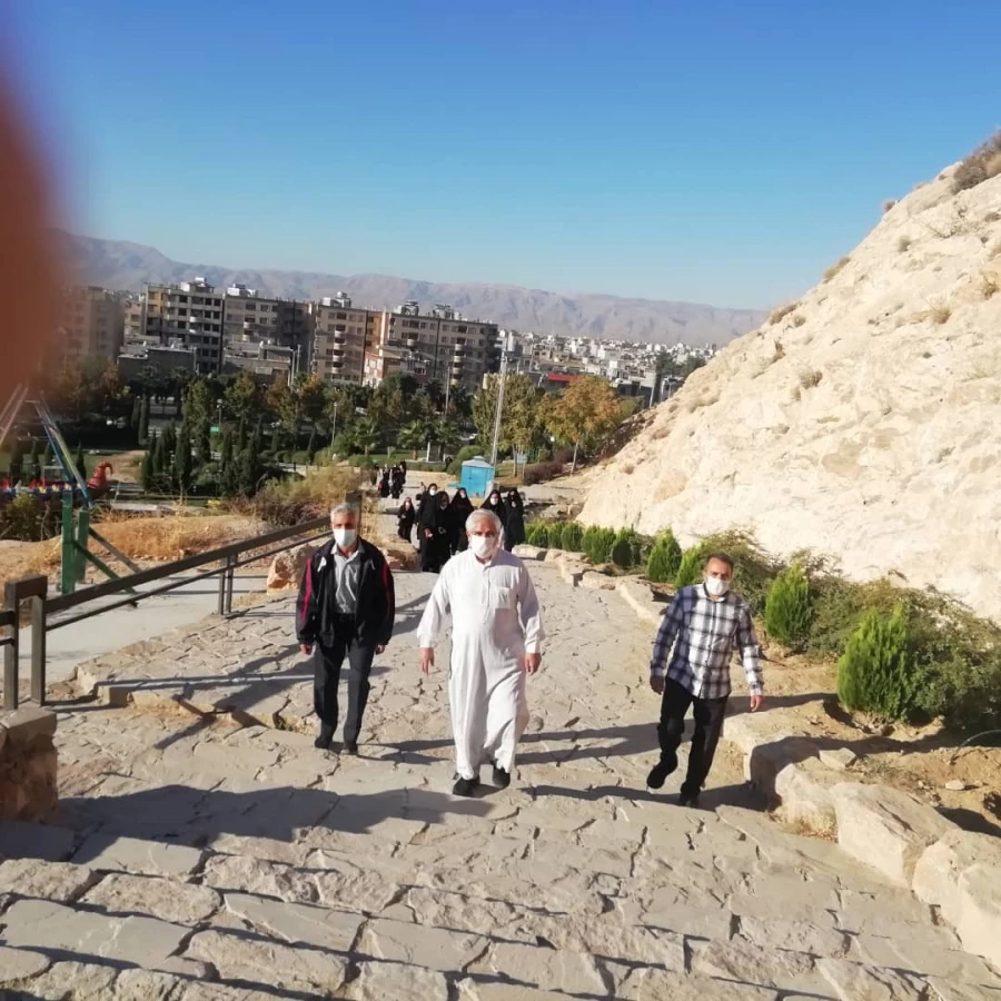 برنامه کوهپیمایی ویژه کارکنان به مناسبت گرامیداشت هفته تربیت بدنی انجام شد 4