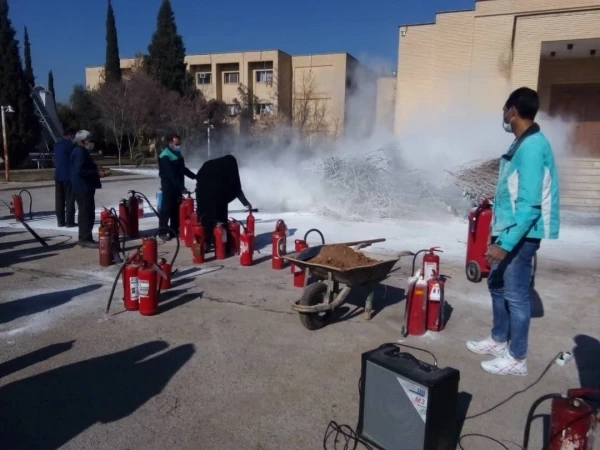 برگزاری دوره آموزشی آتش نشانی برای کارکنان پردیس شهید باهنر شیراز 3