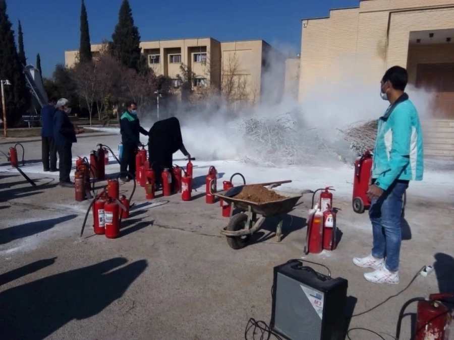 برگزاری دوره آموزشی آتش نشانی برای کارکنان پردیس شهید باهنر شیراز 3