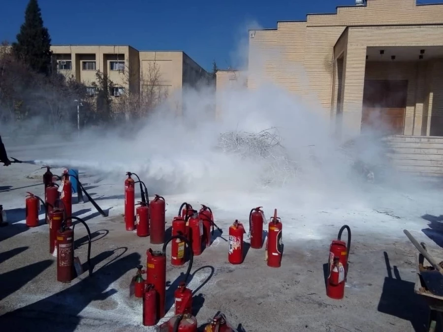 برگزاری دوره آموزشی آتش نشانی برای کارکنان پردیس شهید باهنر شیراز 6