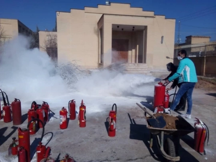 برگزاری دوره آموزشی آتش نشانی برای کارکنان پردیس شهید باهنر شیراز 7