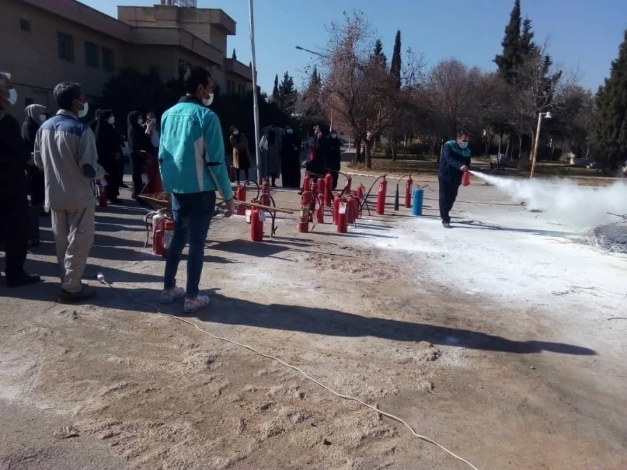 برگزاری دوره آموزشی آتش نشانی برای کارکنان پردیس شهید باهنر شیراز 9