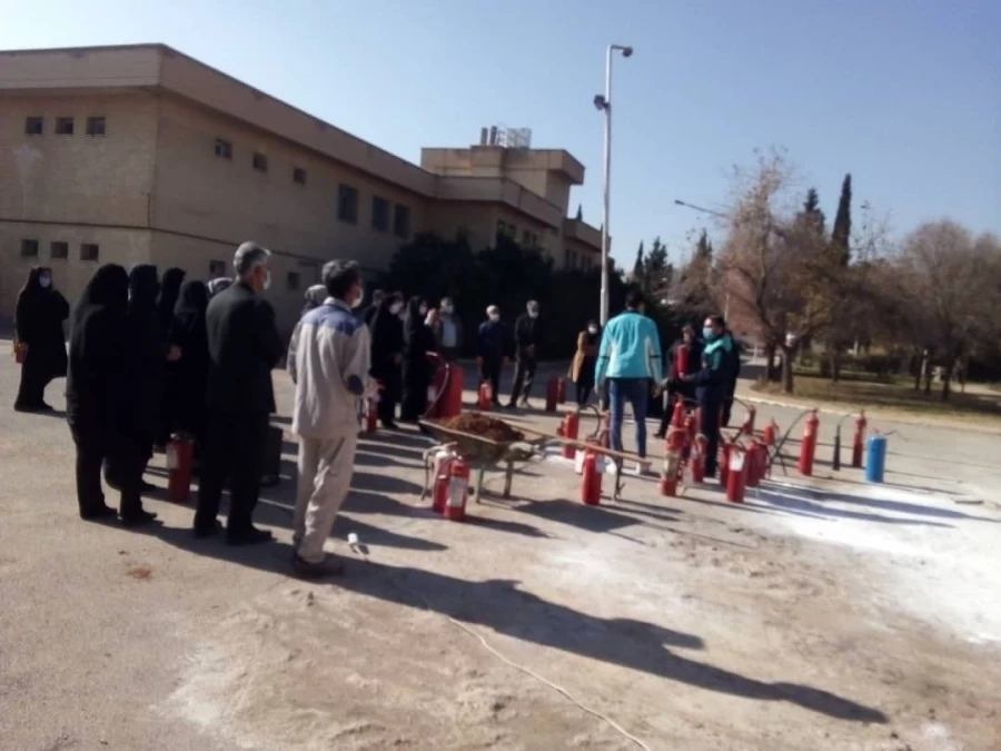 برگزاری دوره آموزشی آتش نشانی برای کارکنان پردیس شهید باهنر شیراز 10
