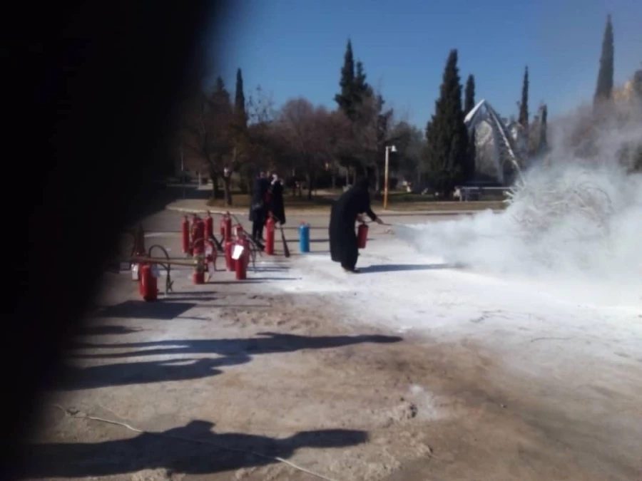 برگزاری دوره آموزشی آتش نشانی برای کارکنان پردیس شهید باهنر شیراز 11