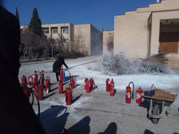 برگزاری دوره آموزشی آتش نشانی برای کارکنان پردیس شهید باهنر شیراز 12