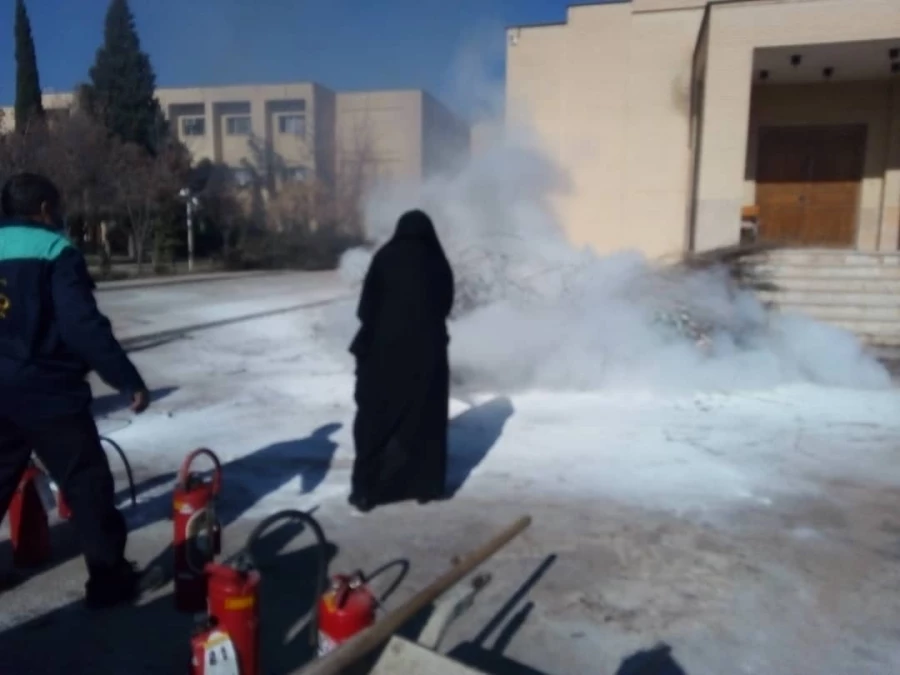 برگزاری دوره آموزشی آتش نشانی برای کارکنان پردیس شهید باهنر شیراز 14
