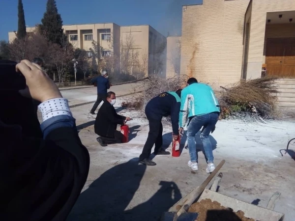 برگزاری دوره آموزشی آتش نشانی برای کارکنان پردیس شهید باهنر شیراز 17