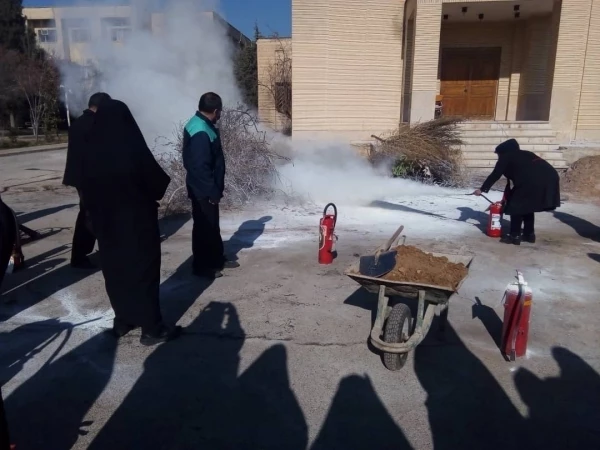 برگزاری دوره آموزشی آتش نشانی برای کارکنان پردیس شهید باهنر شیراز 18