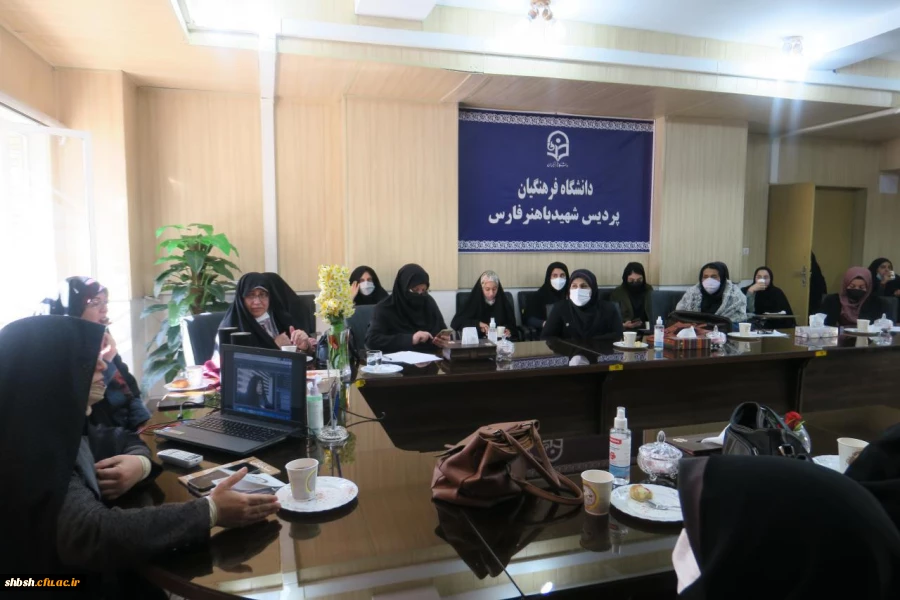 برگزاری مراسم جشن میلاد و همچنین نشست تخصصی تکریم زن و خانواده 11