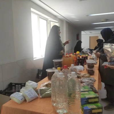 برگزاری نمایشگاه خیریه خوراکی های سالم و طبیعی به مناسبت هفته سلامت و هفته سراهای دانشجویی 4