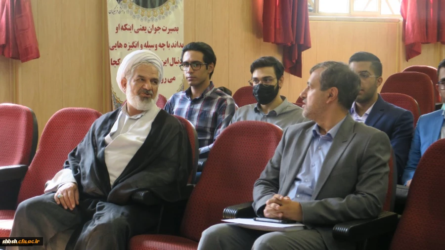 نشست صمیمانه سرپرست دانشگاه فرهنگیان استان فارس با دانشجویان عضو تشکل های دانشجویی پردیس ها و مراکز استان فارس 3