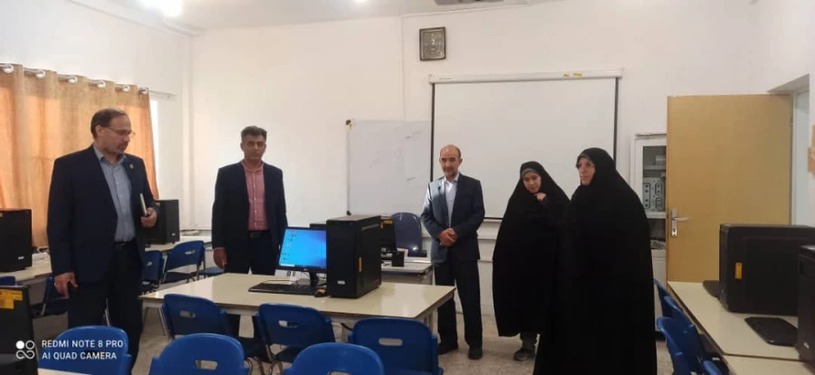 بازدید آقای دکتر میریونسی مدیر کل محترم پشتیبانی و رفاه کارکنان در دانشگاه فرهنگیان سازمان مرکزی و آقای دکتر زارع شیبانی سرپرست امور پردیس های استان فارس از برگزاری امتحانات پایان ترم دانشجو معلمان پردیس شهید باهنر 5