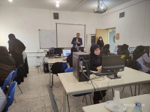 بازدید آقای دکتر میریونسی مدیر کل محترم پشتیبانی و رفاه کارکنان در دانشگاه فرهنگیان سازمان مرکزی و آقای دکتر زارع شیبانی سرپرست امور پردیس های استان فارس از برگزاری امتحانات پایان ترم دانشجو معلمان پردیس شهید باهنر 9