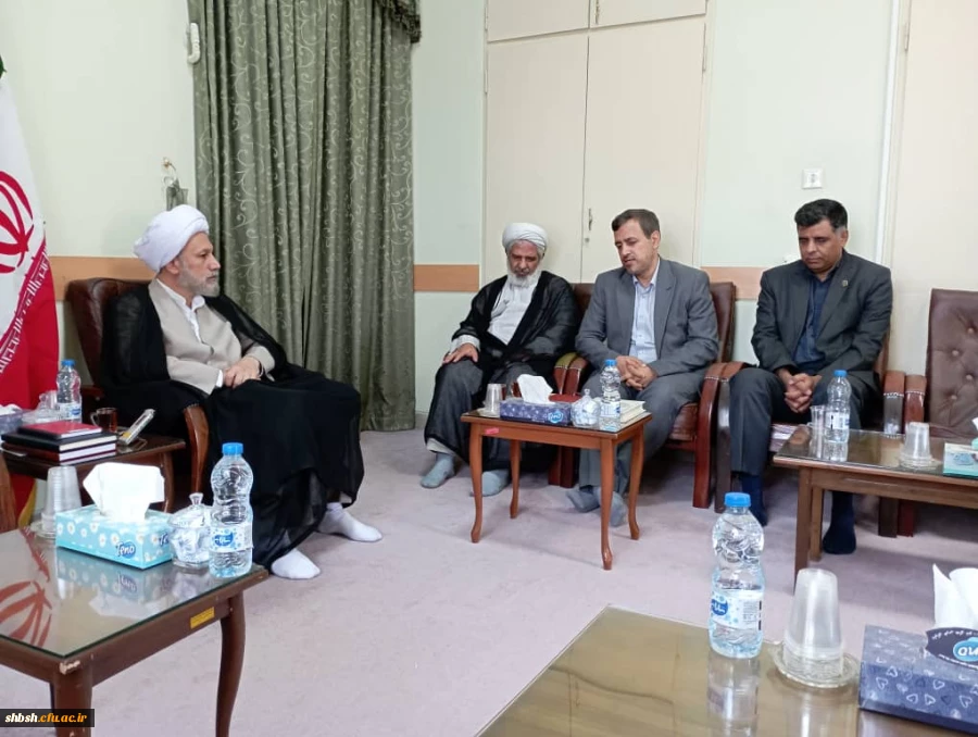 دیدار رؤسای پردیس ها و مراکز استان فارس با آیت الله دژکام نماینده ولی فقیه در استان فارس و امام جمعه شیراز 5