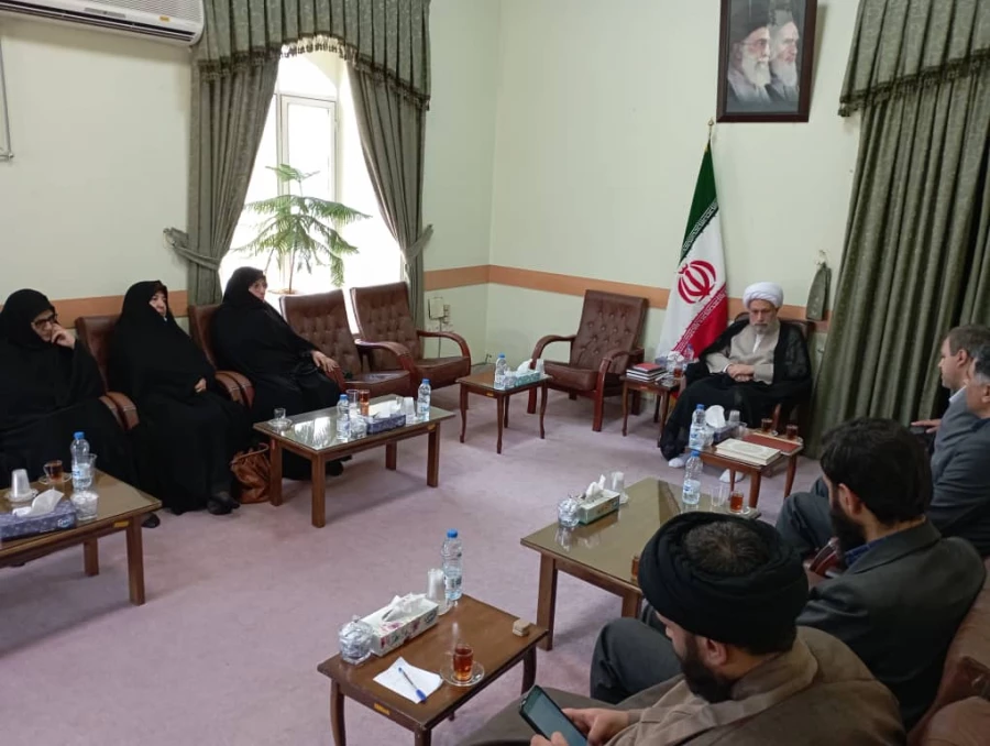 دیدار رؤسای پردیس ها و مراکز استان فارس با آیت الله دژکام نماینده ولی فقیه در استان فارس و امام جمعه شیراز 3