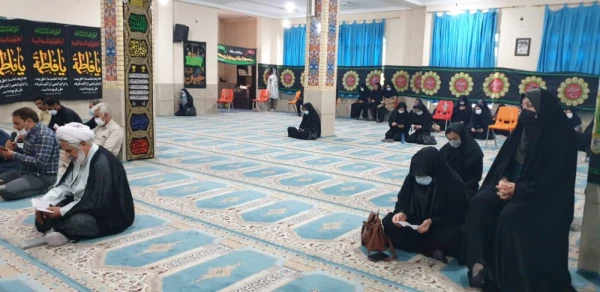 برگزاری مراسم زیارت عاشورا در نمازخانه پردیس شهید باهنر با حضور کارکنان و دانشجومعلمان 2
