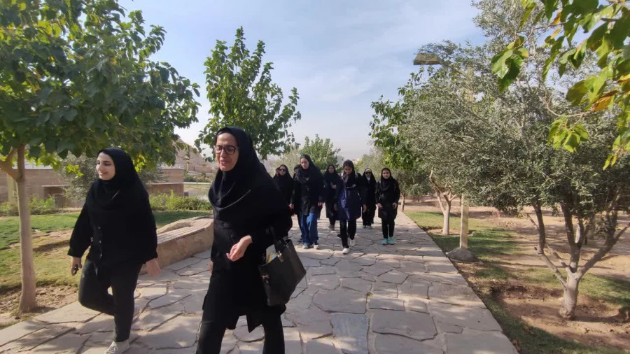 برگزاری برنامه پیاده روی به مناسبت هفته تربیت بدنی با حضور کارکنان و دانشجومعلمان پردیس شهید باهنر  3