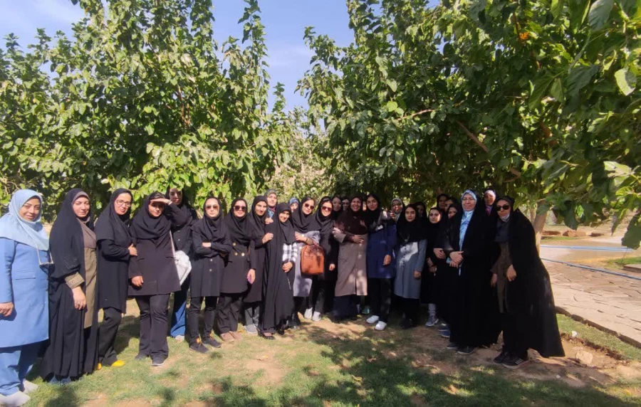 برگزاری برنامه پیاده روی به مناسبت هفته تربیت بدنی با حضور کارکنان و دانشجومعلمان پردیس شهید باهنر  7