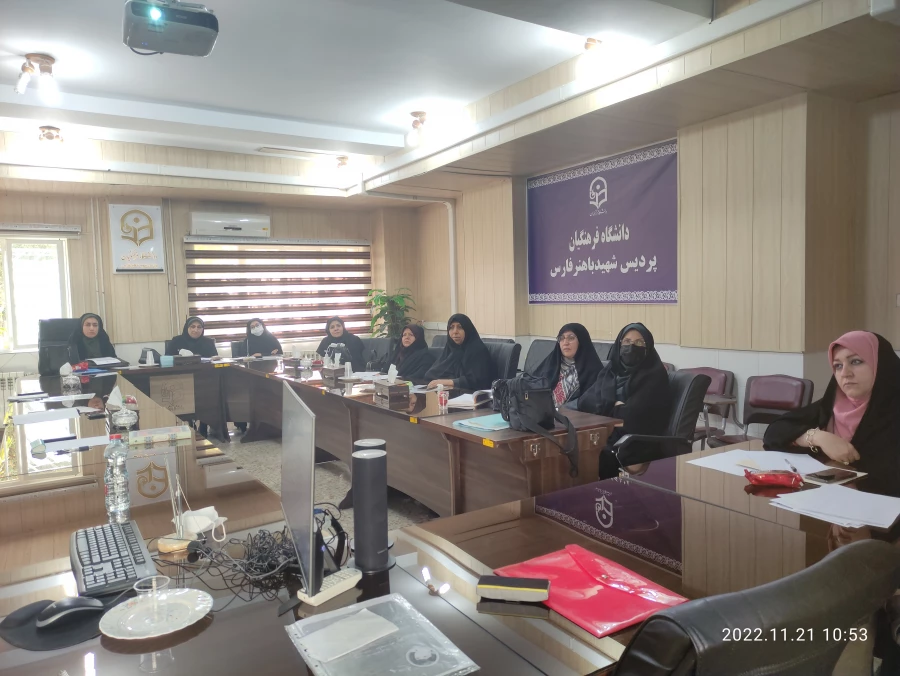 نشست نقد و بررسی کتاب رویکردهای پژوهش در پردیس شهید باهنر 7