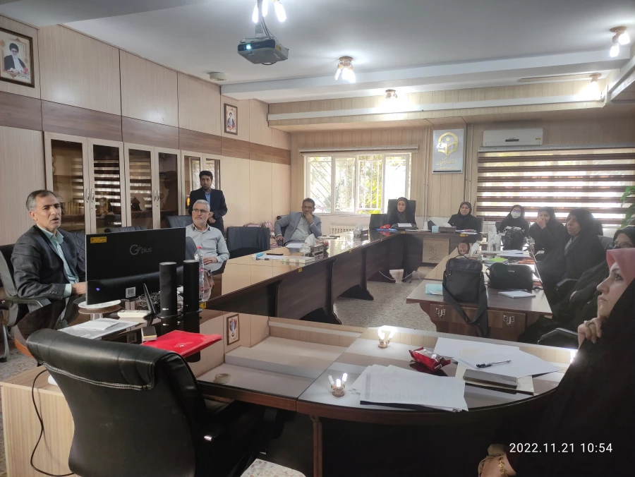 نشست نقد و بررسی کتاب رویکردهای پژوهش در پردیس شهید باهنر 8