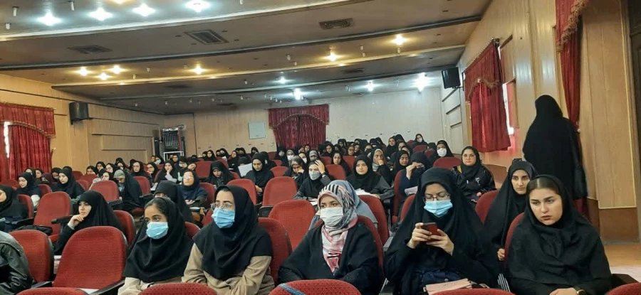 نشست توجیهی شورای انضباطی و قوانین و مقررات آموزشی دانشجویان پردیس و مراکز خواهران استان فارس 5