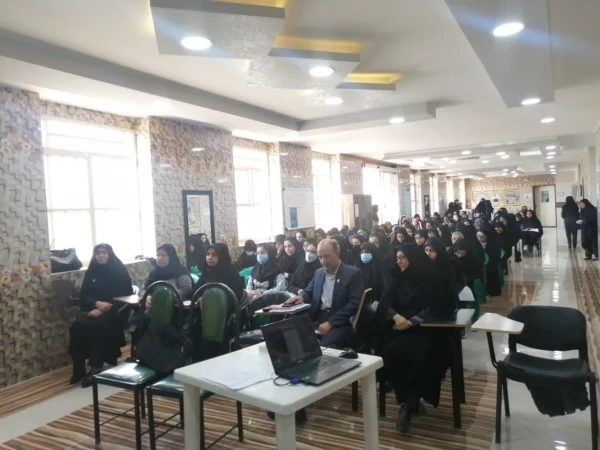 نشست توجیهی شورای انضباطی و قوانین و مقررات آموزشی دانشجویان پردیس و مراکز خواهران استان فارس 7