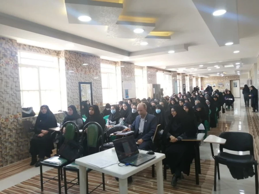 نشست توجیهی شورای انضباطی و قوانین و مقررات آموزشی دانشجویان پردیس و مراکز خواهران استان فارس 7
