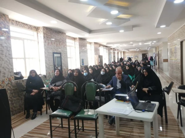 نشست توجیهی شورای انضباطی و قوانین و مقررات آموزشی دانشجویان پردیس و مراکز خواهران استان فارس 8