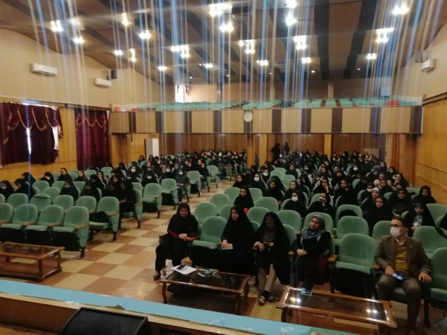 نشست توجیهی شورای انضباطی و قوانین و مقررات آموزشی دانشجویان پردیس و مراکز خواهران استان فارس 12