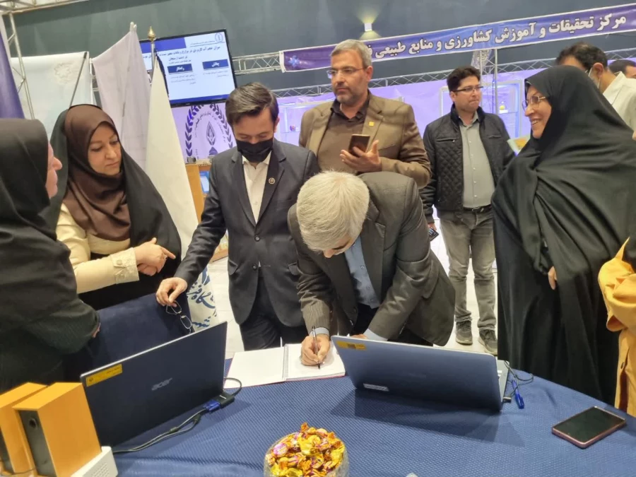 برپایی غرفه فن بازار دانشگاه فرهنگیان استان فارس 10