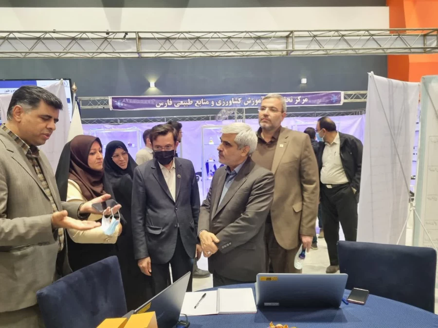 برپایی غرفه فن بازار دانشگاه فرهنگیان استان فارس 12