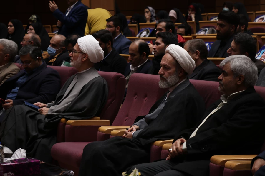 رتبه اول جشنواره رسش قلم در بخش نشریات برتر به نشریه «چراغ خرد»  3