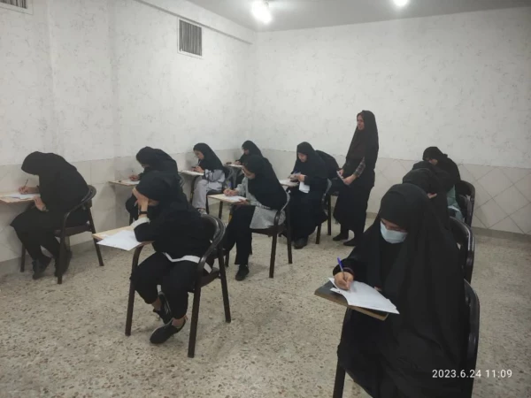 برگزاری امتحانات پایانی ترم دوم سال تحصیلی ۱۴۰۲-۱۴۰۱ در پردیس شهید باهنر فارس 4