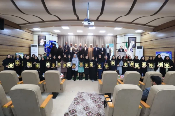 کسب رتبه اول رشته فیزیک در دهمین جشنواره تدریس برتر دانشجومعلمان سراسر کشور 3