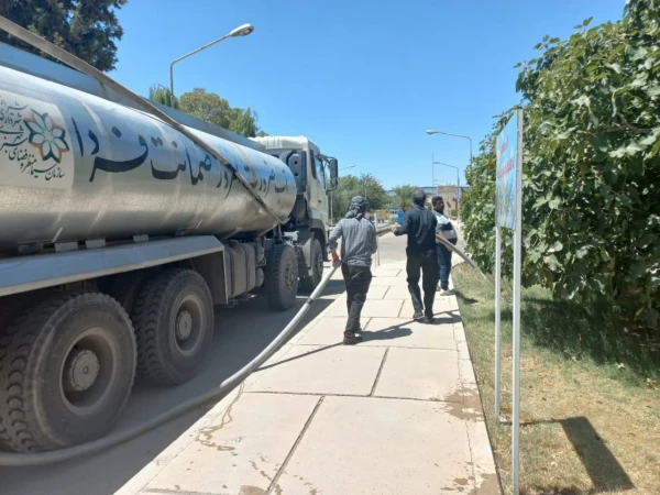 آبرسانی با تانکر آب شهرداری 3