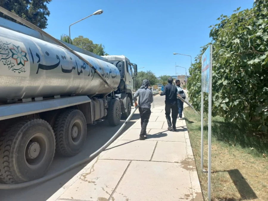 آبرسانی با تانکر آب شهرداری 3