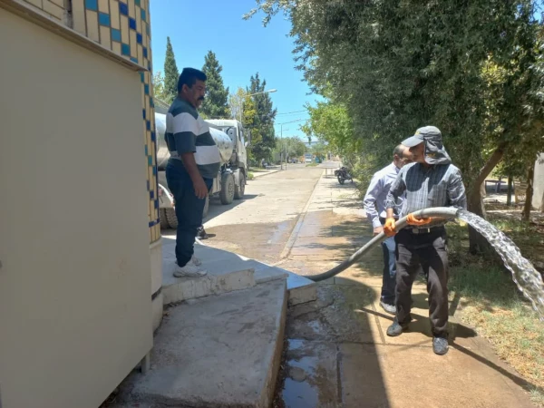 آبرسانی با تانکر آب شهرداری 8